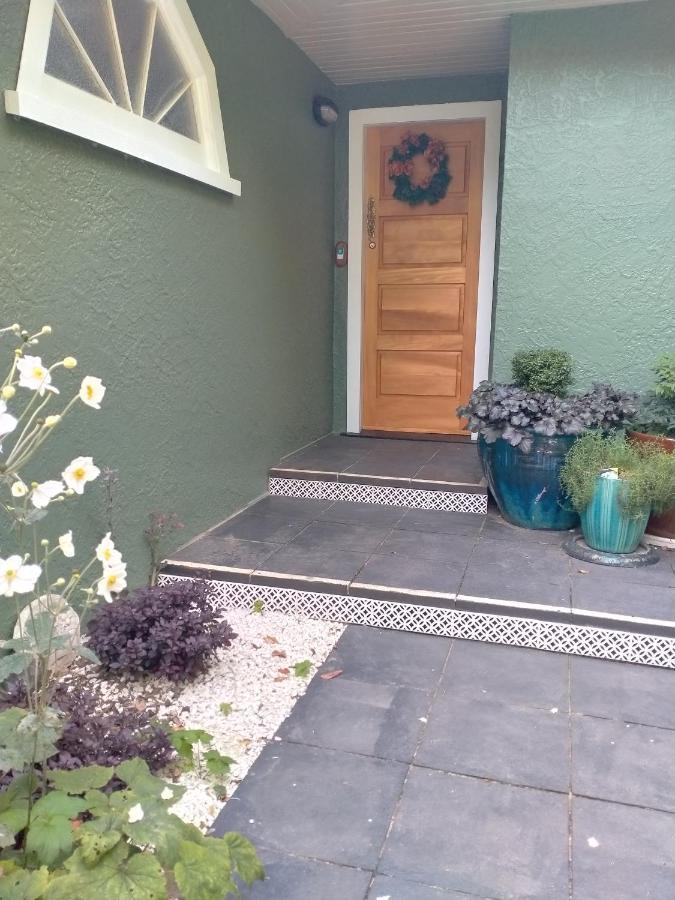 Amberly House Rotorua Bed and Breakfast Exteriör bild
